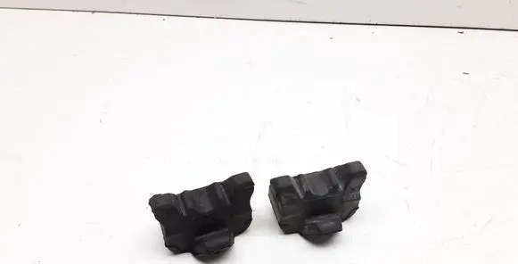 BMW 1 E81 E87 Radiator mount bracket 7805310