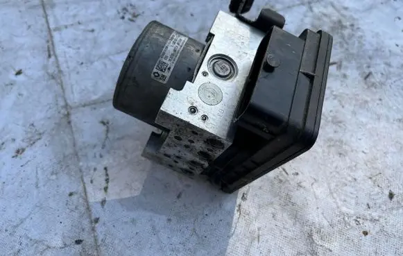 Renault Trafic III (X82) ABS Pump 476601418R