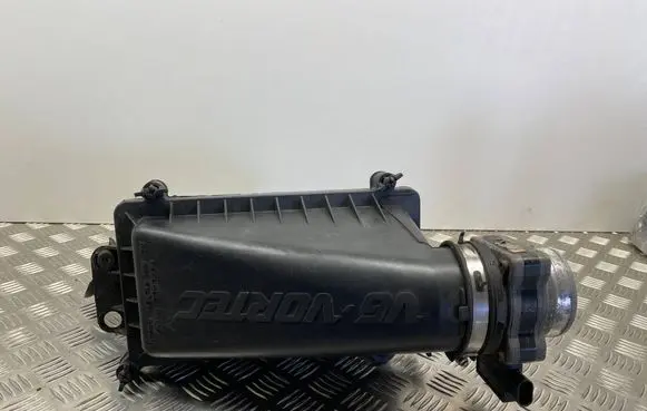 Chevrolet Blazer Air filter box 25160177