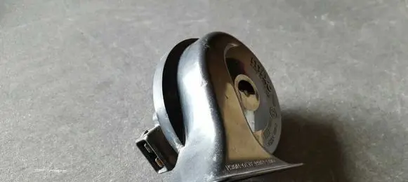 Volkswagen Golf IV Horn signal 0986AH0502