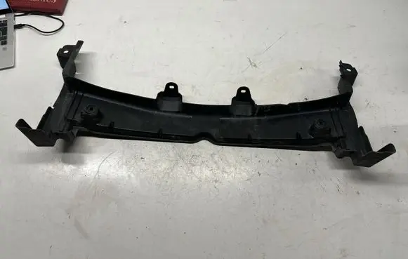 Mazda 2 Intercooler air channel guide DHM5501C1