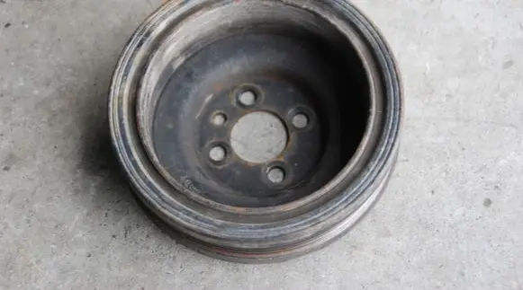 Volkswagen Transporter - Caravelle T5 Crankshaft pulley 038105243M