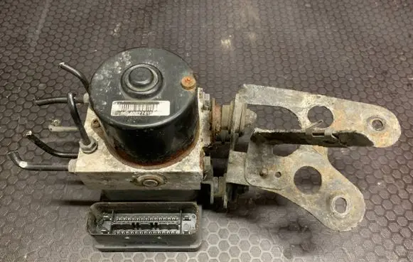 Volkswagen Touran I ABS Pump 1K0907379Q 1AH5F1291D 10096003553