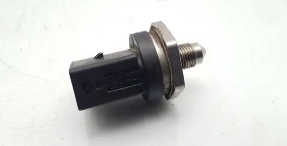 Audi A3 S3 8P Fuel pressure sensor 06H906051