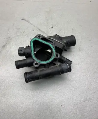 Volvo S40, V40 Thermostat/thermostat housing 8200065390 8200065392