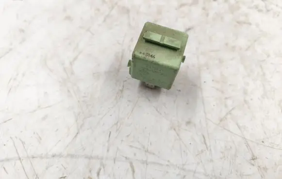 BMW 5 E39 Other relay V23134K59X312 8373700 6136M