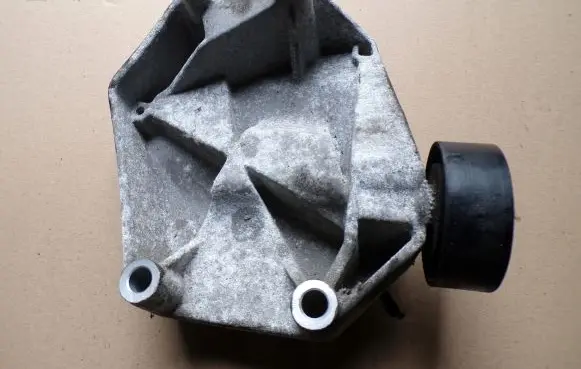 Opel Vectra C Engine mounting bracket 55187675
