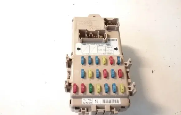 Subaru Impreza II Fuse module LB100601B 304039