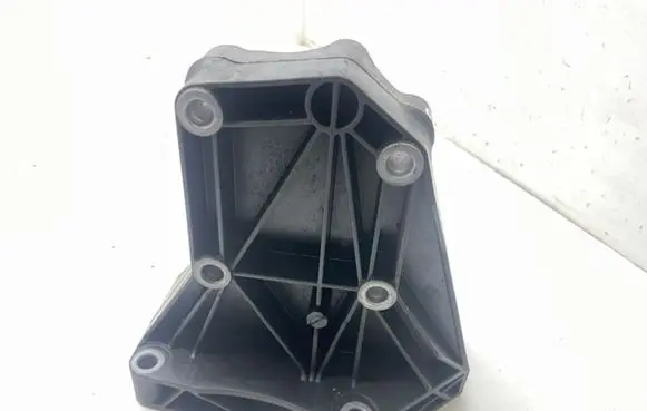 BMW 5 E39 A/C compressor mount bracket 7792202