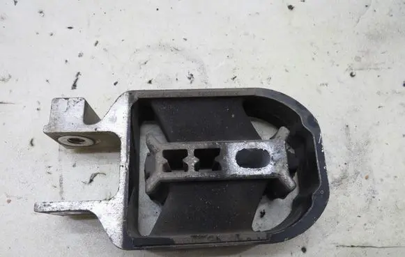 Volvo V40 Engine mount vacuum valve GMAUTO4574097