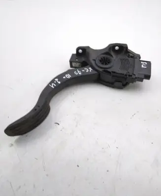 Volvo XC70 Accelerator throttle pedal 6G929F836BD