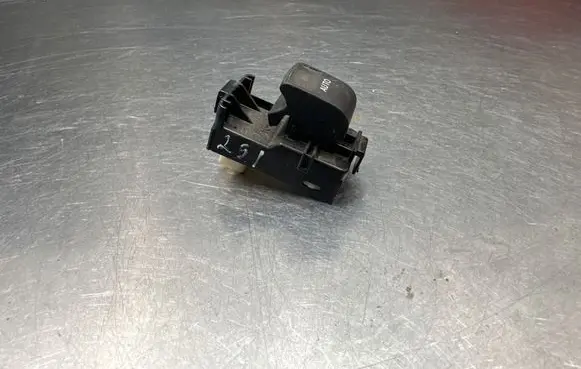 Toyota Auris E180 Electric window control switch 192801