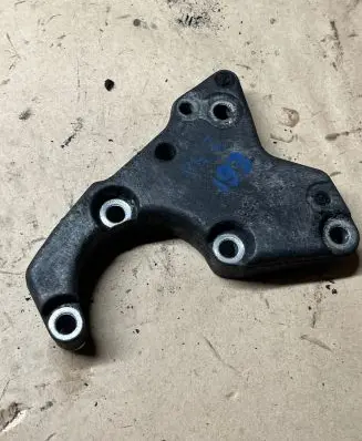 BMW 5 E60 E61 Power steering pump mounting bracket 2247556 3271