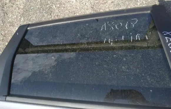 Honda FR-V Rear door window glass