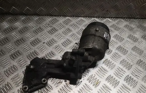Oil filter mounting bracket