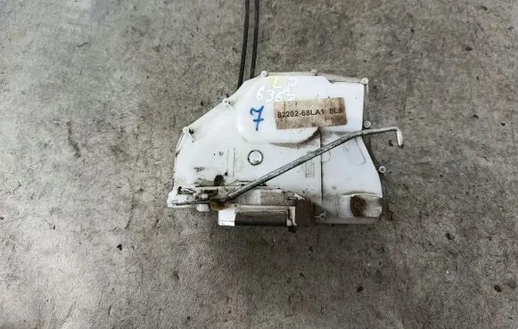 Suzuki Swift II Front door lock 8220268LA1