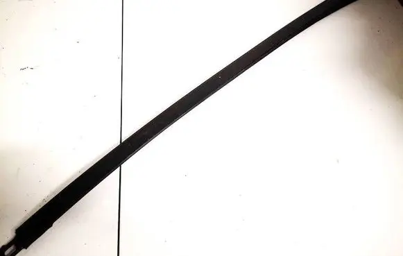 Mercedes-Benz C AMG W204 Front door glass trim molding 0800023