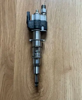 BMW 1 E82 E88 Fuel injector 7585261 13537585261
