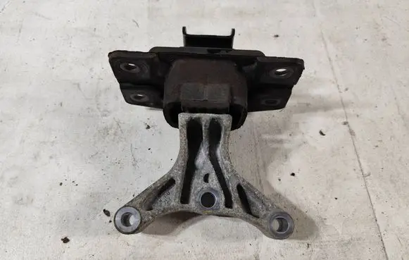 Volkswagen Up Engine mount bracket 000970