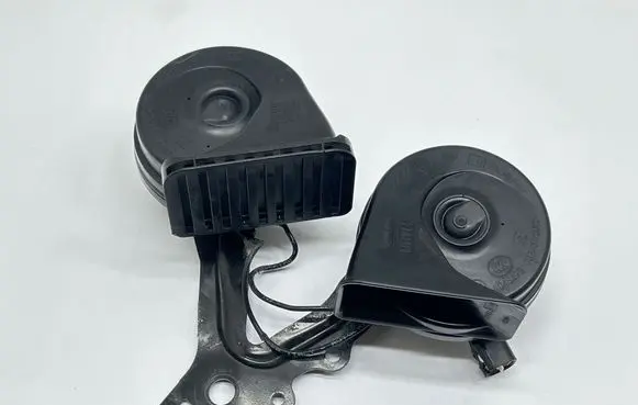 Chrysler Pacifica Horn signal 68225104AC A046495 0024072012