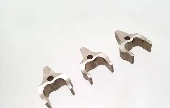 BMW 1 F20 F21 Fuel Injector clamp holder 