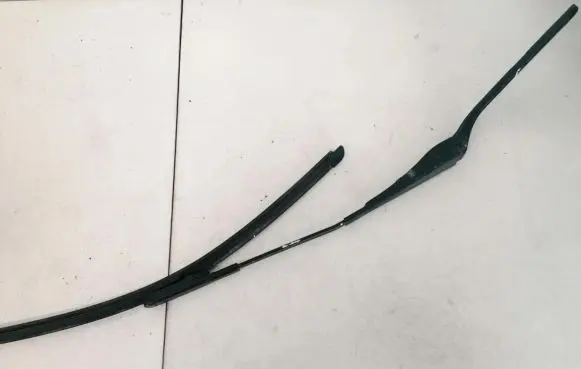 BMW 1 E81 E87 Front wiper blade arm 61617169974901136