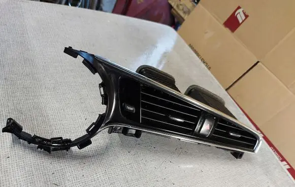 KIA Ceed Dash center air vent grill 97410A2200