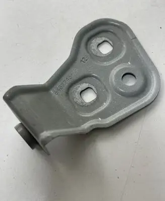 Fender mounting bracket