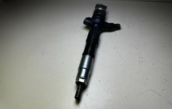 Toyota Land Cruiser (J120) Fuel injector 2367030140 10J20143