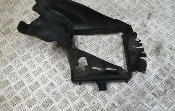 Volkswagen Phaeton Intercooler air channel guide 3D0121468C