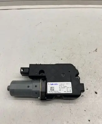 Volkswagen Golf VIII Sunroof motor/actuator 5TA877795 1740036F 00043251