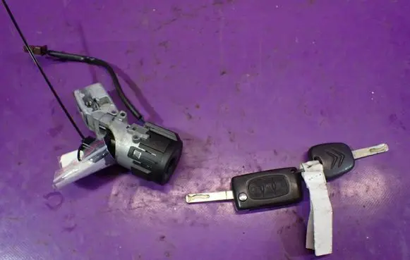 Citroen C4 I Picasso Ignition lock