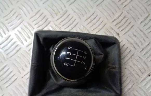 Volkswagen Golf Sportsvan Gear lever shifter trim leather/knob 517711113C