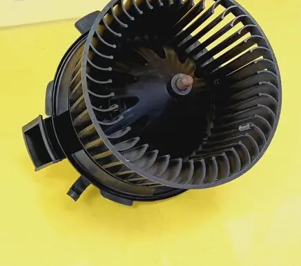 Peugeot 206 Heater fan/blower 55767 5576705