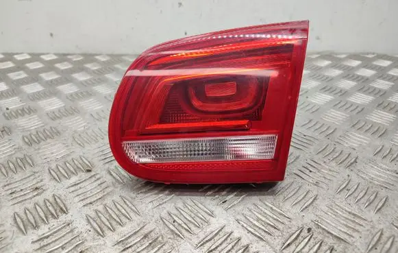 Volkswagen Eos Tailgate rear/tail lights 1Q0945094H