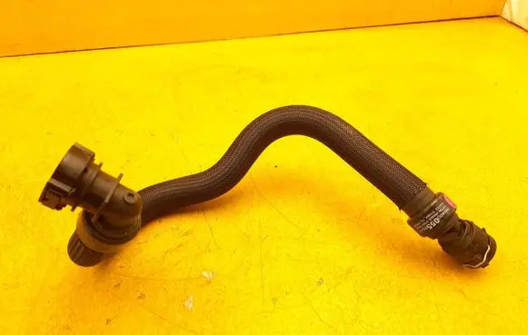 Peugeot 308 Engine coolant pipe/hose 9840005580