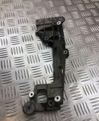 Volkswagen PASSAT B6 Engine mounting bracket 03G131159