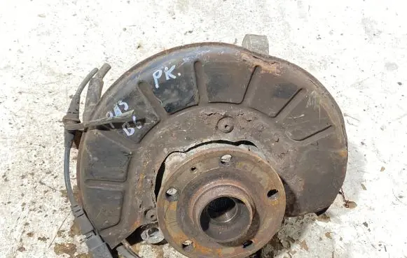 Volkswagen PASSAT B6 Front wheel hub spindle knuckle