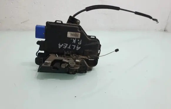 Seat Altea Front door lock 3D1837015