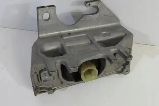 Renault Clio IV Gearbox mounting bracket