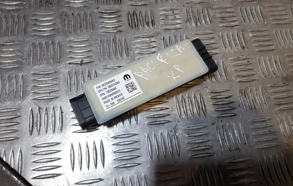 Chrysler Pacifica Sliding door control unit/module 68225094AD