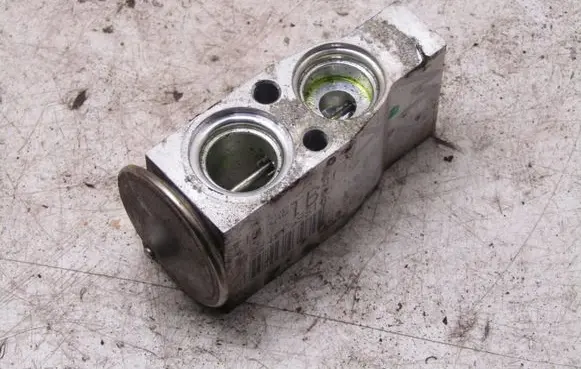 Mazda 2 Air conditioning (A/C) expansion valve F108RXETB01