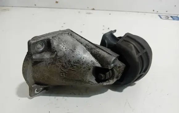 Lexus IS 200-300 Engine mounting bracket 123017F040