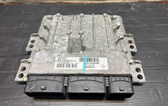 Renault Captur Engine control unit/module 237103333R S180158135A 237103606R