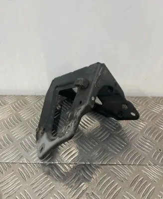 Audi A6 S6 C6 4F Fender mounting bracket 4F0821135 AM008S109
