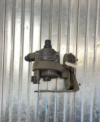 BMW X5 F15 Electric auxiliary coolant/water pump 7643949