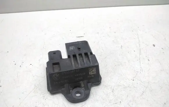 BMW 1 F20 F21 Glow plug pre-heat relay 8570087