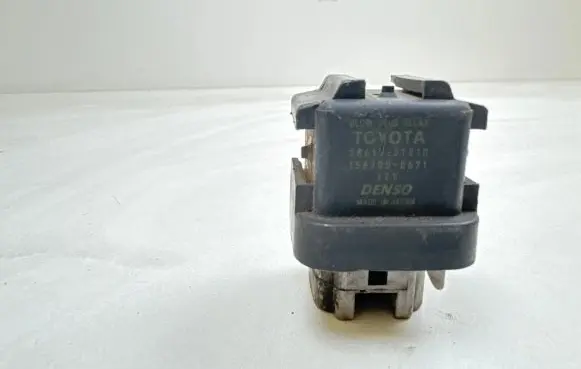 Toyota RAV 4 (XA20) Glow plug pre-heat relay 2861467010 1567000671