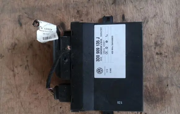 Volkswagen Touareg I Keyless (KESSY) go control unit/module 3D0909135J
