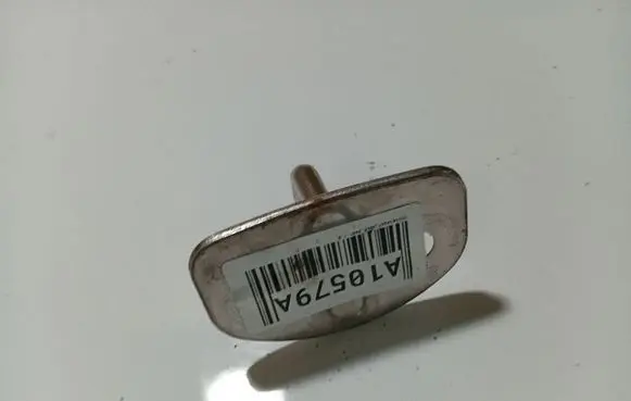 Volkswagen Golf IV Rear door lock loop/hook striker 